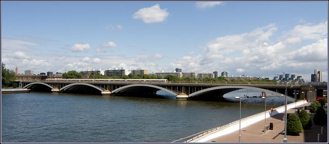 伦敦格罗夫纳大桥Grosvenor Bridge